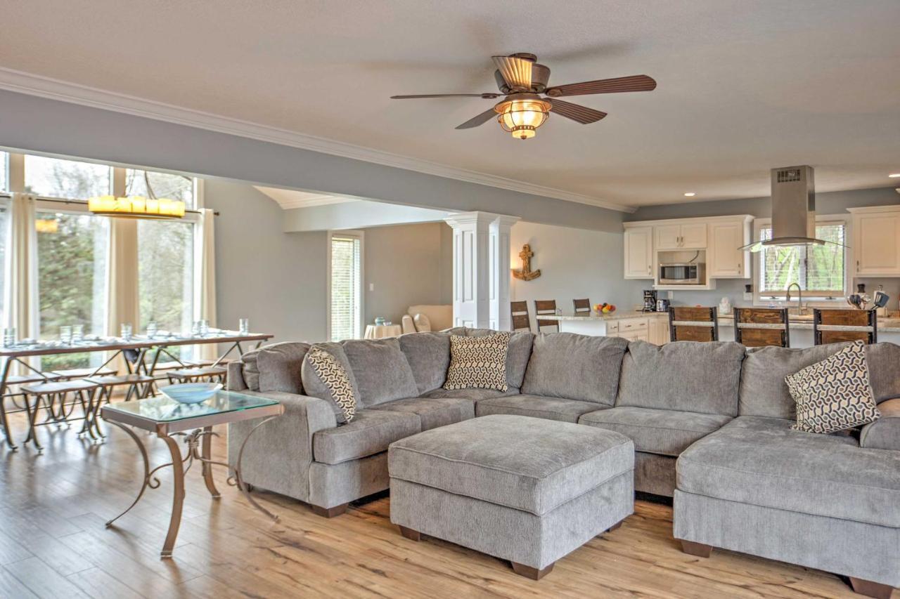 Monticello Home With Multi-Level Deck On 2 Acres! Exteriör bild