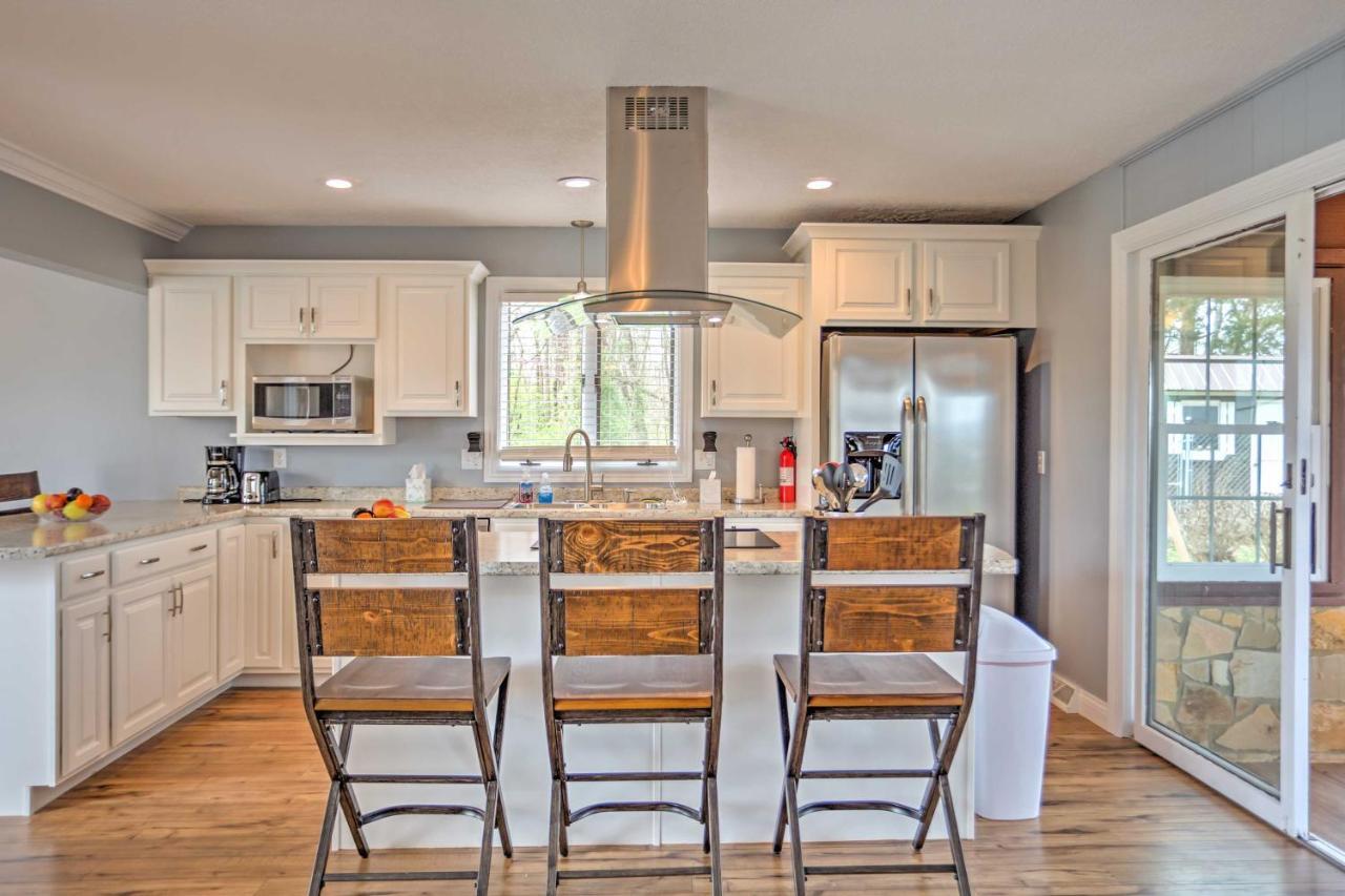 Monticello Home With Multi-Level Deck On 2 Acres! Exteriör bild